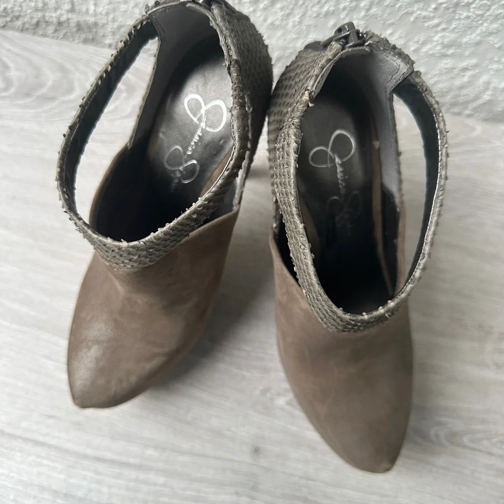 Jessica Simpson JS-Fionna Grey Leather Cutout Booties Heels Size 6.5M - Picture 8 of 14